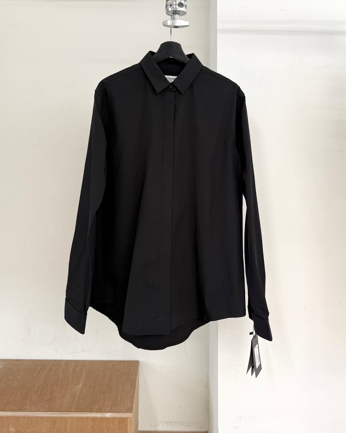 생 로랑 19aw 블랙 히든 플라켓 셔츠 상품이미지1