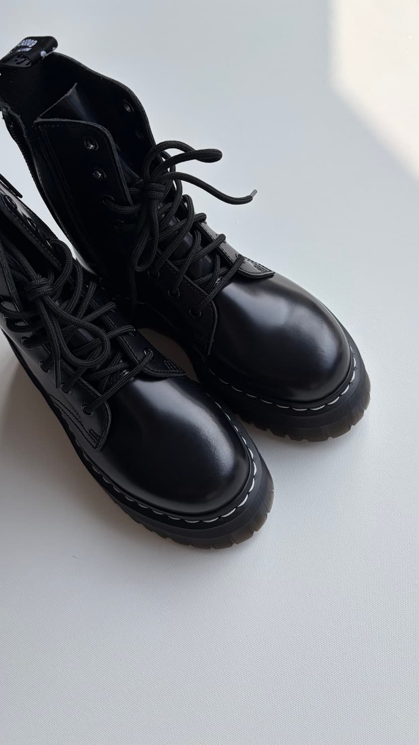 닥터마틴 제이든 화이트 스티치 8홀 부츠 상품이미지2