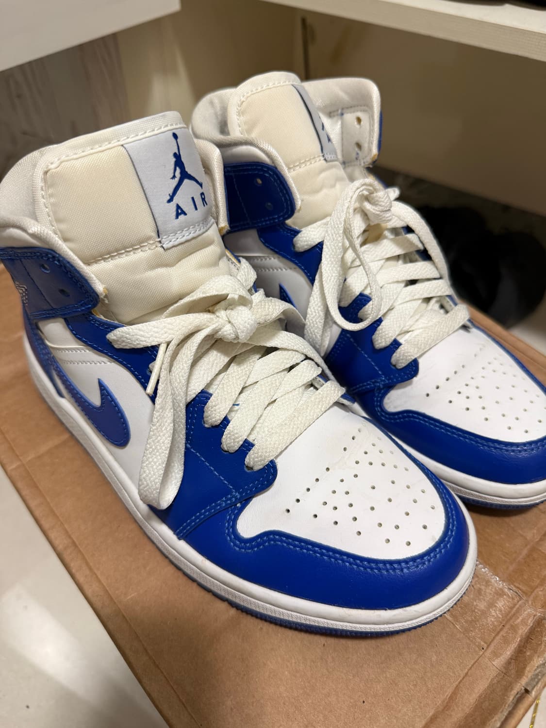 (W) 조던 1 미드 화이트 하이퍼 로얄 상품이미지3