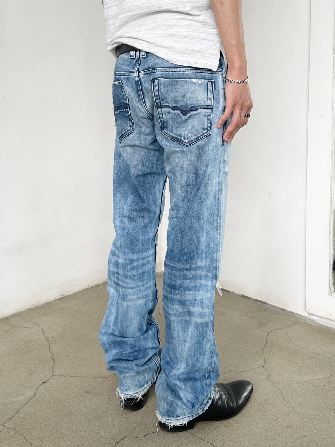 디젤 워시드 스트레이트 데님 팬츠 상품이미지1