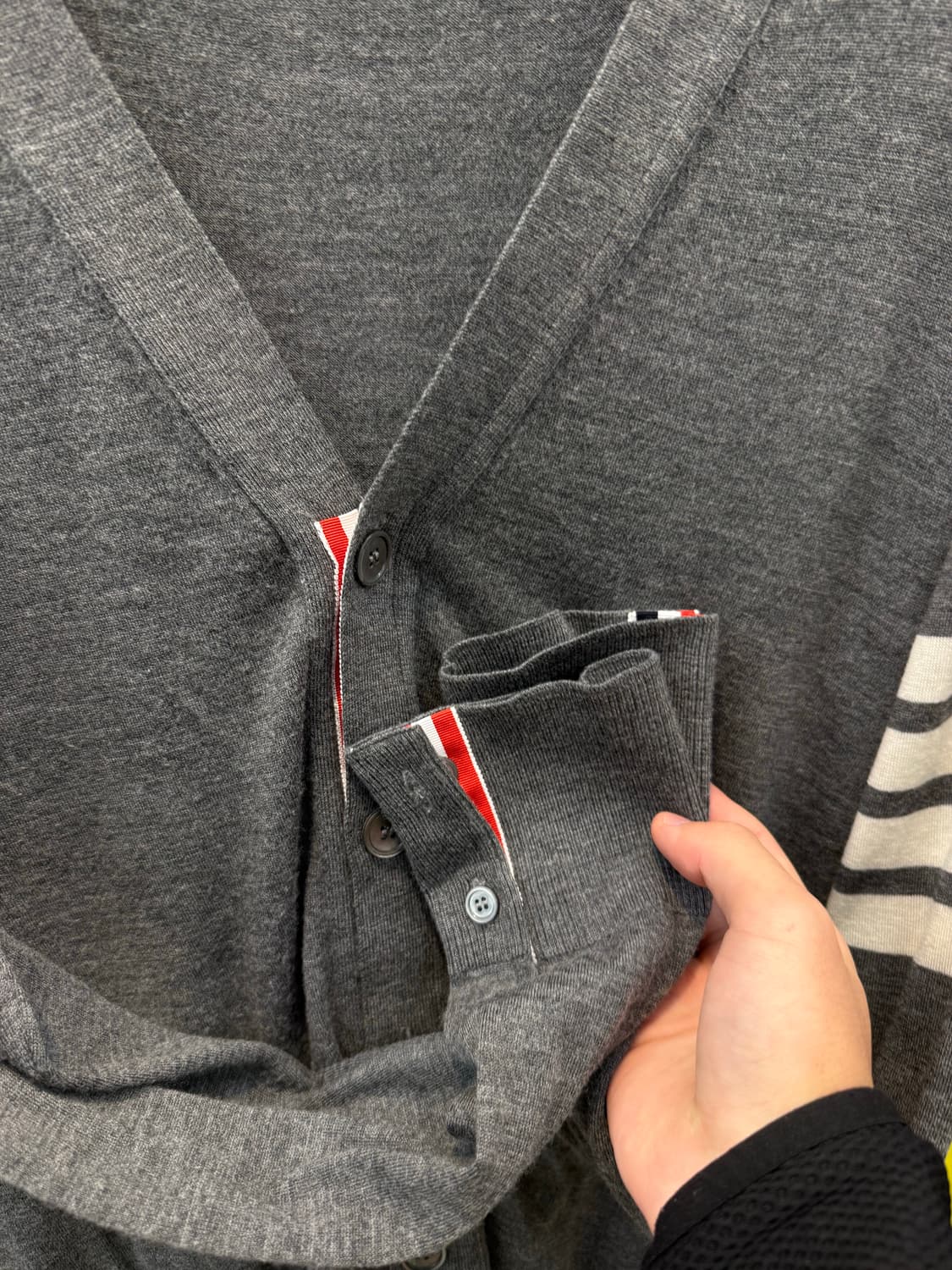 톰브라운 사선완장 울 가디건 4   상품이미지2