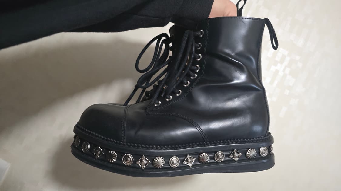 [TOGA PULLA]토가 풀라 장식 스터드 레이스업 부츠 상품이미지5