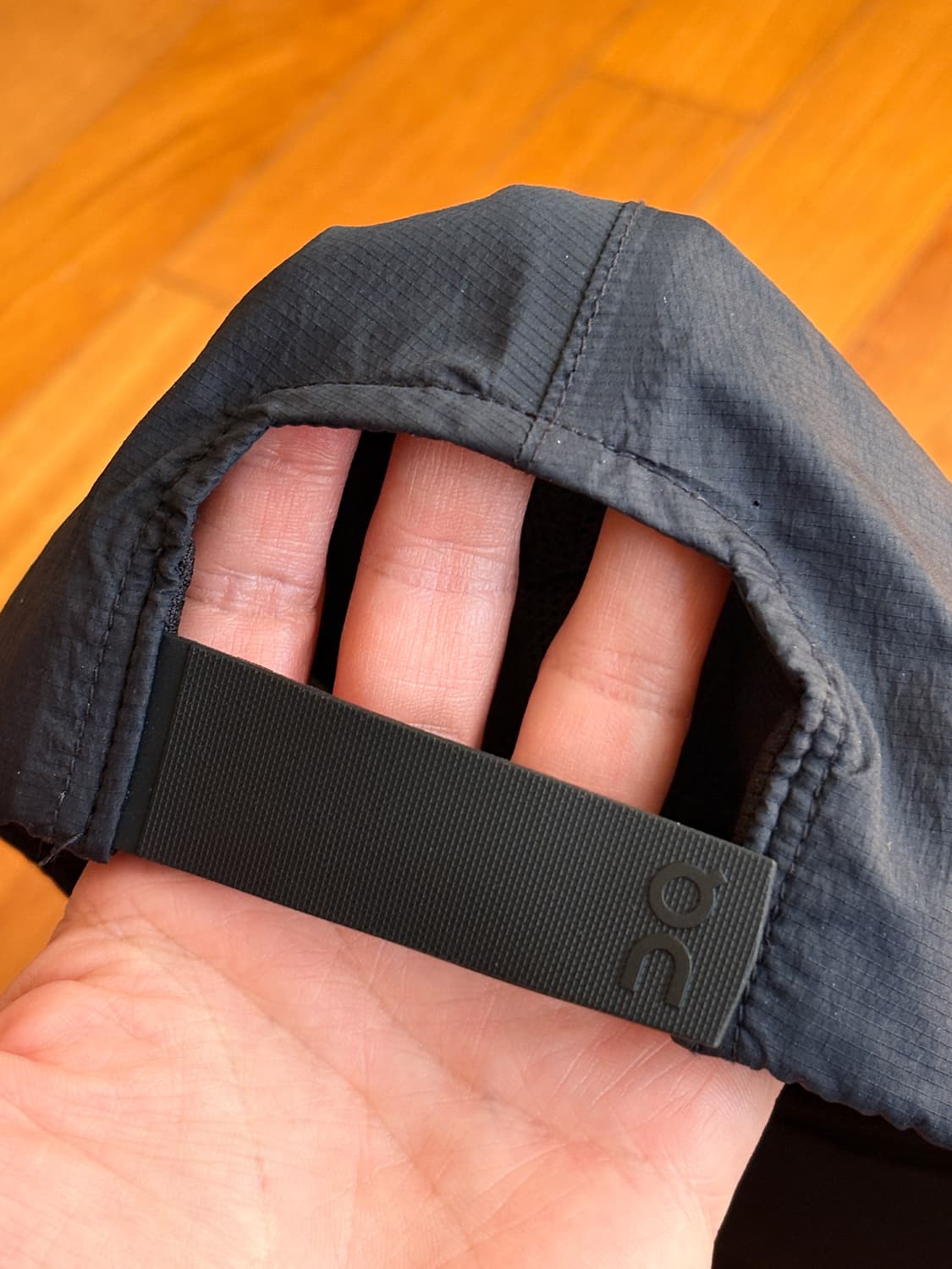 온러닝 x Beams 빔즈 러닝모자 블랙 상품이미지4