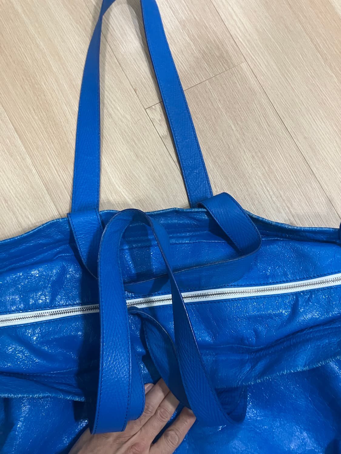 [free] 발렌시아가 17fw 이케아 블루 가죽 토트백 상품이미지6