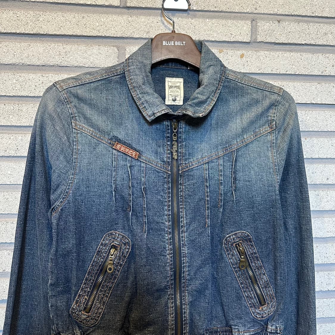 레이디 에니스 Y2K 데님 바이커 집업자켓 핀턱 밴드시보리 디테일 상품이미지3