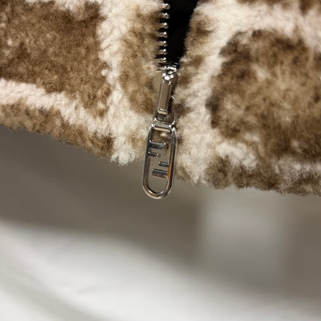 [새상품/오버핏46] 23FW 펜디 시어링 밍크퍼 브라운 자켓 상품이미지8