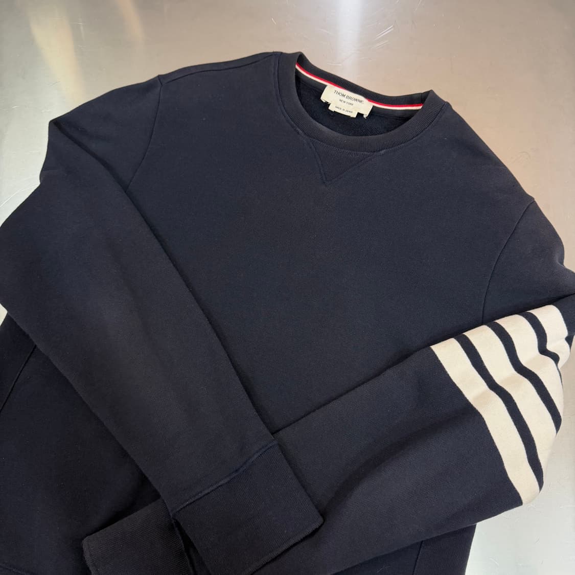 [리오브전포점] 톰브라운 사선 완장 자수 맨투맨 상품이미지3