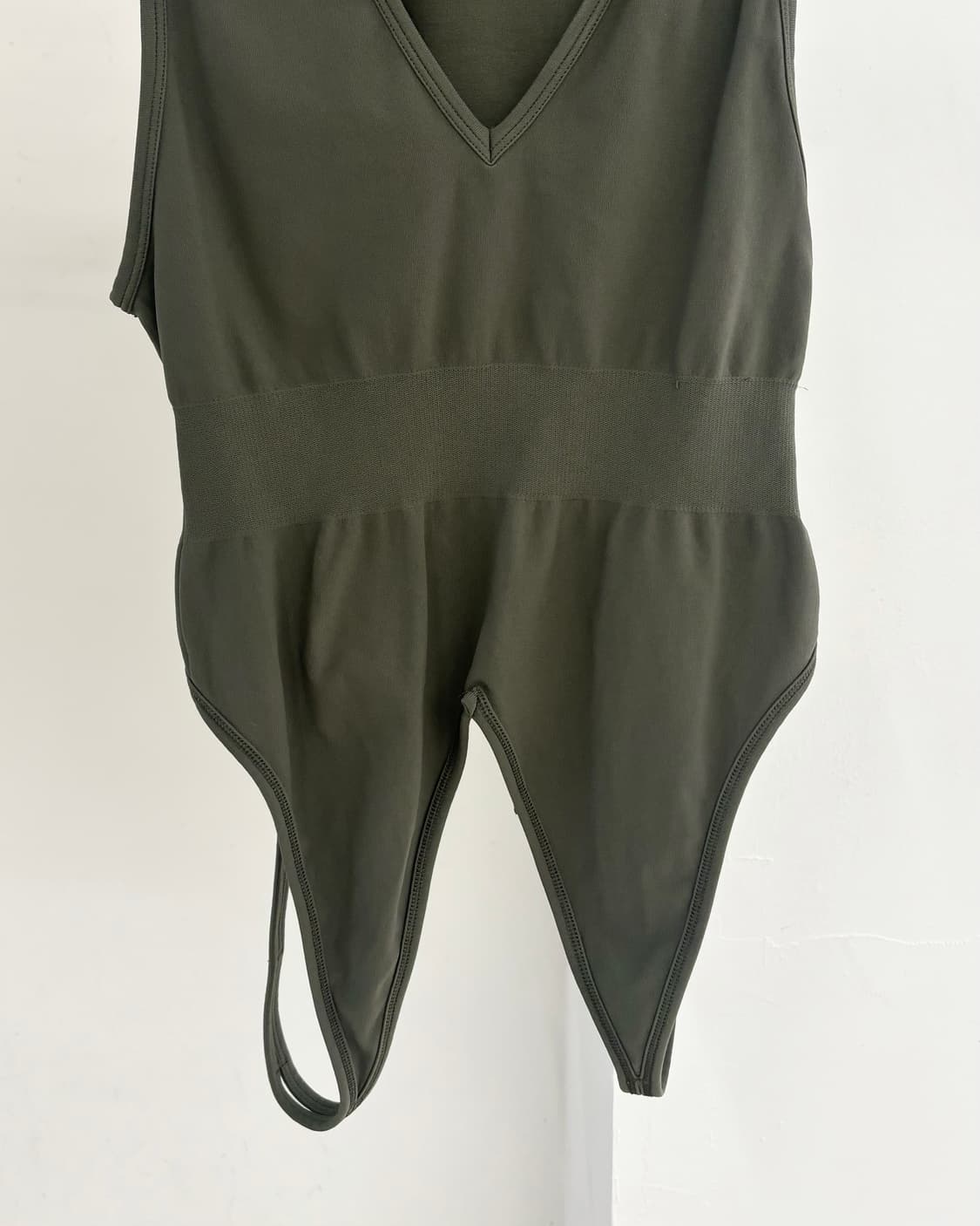 헬무트랭 카키 나일론 스판덱스 혼방 바디슈트 상품이미지4