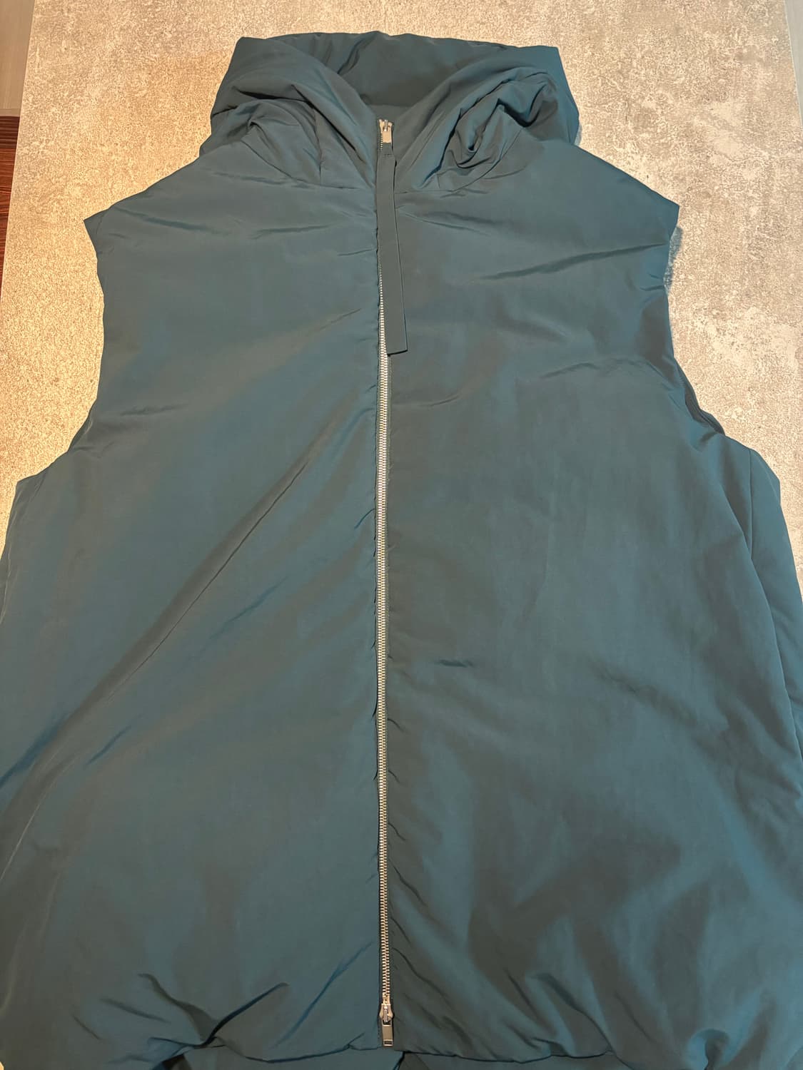 질샌더 패디드 후드 다운 베스트 상품이미지2