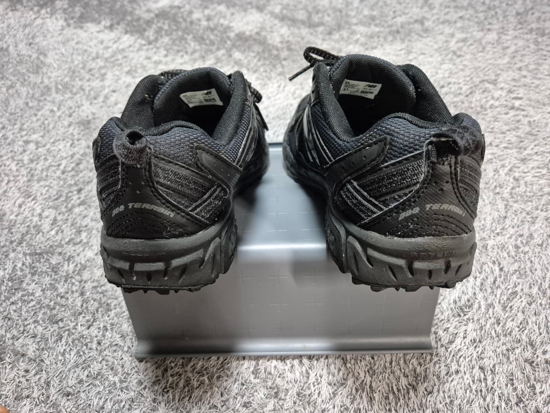 뉴발란스 410v5 트리플블랙 265 상품이미지3