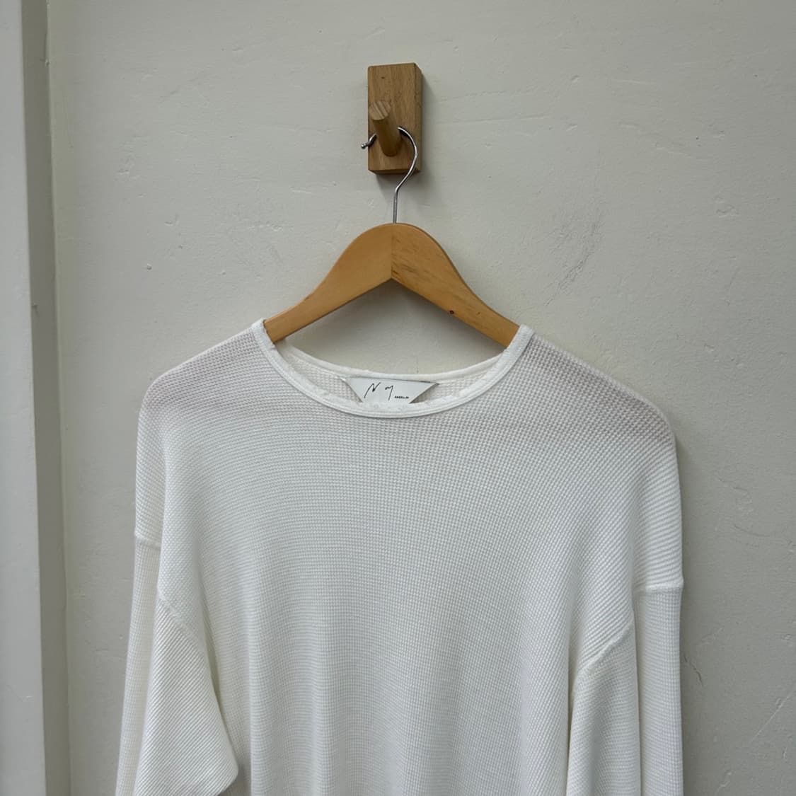 16388 - 안셀름 데미지 와플 크루 롱슬리브 상품이미지1