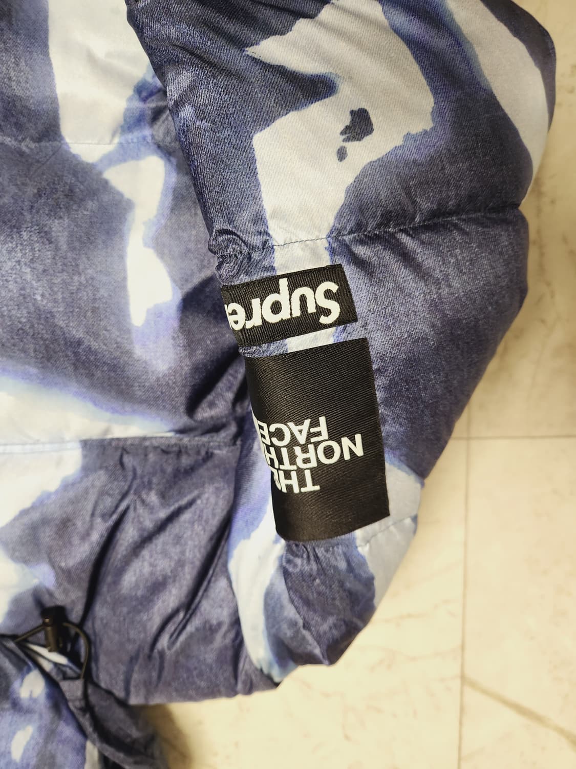 XL 슈프림 x 노스페이스 블리치드 눕시 상품이미지4