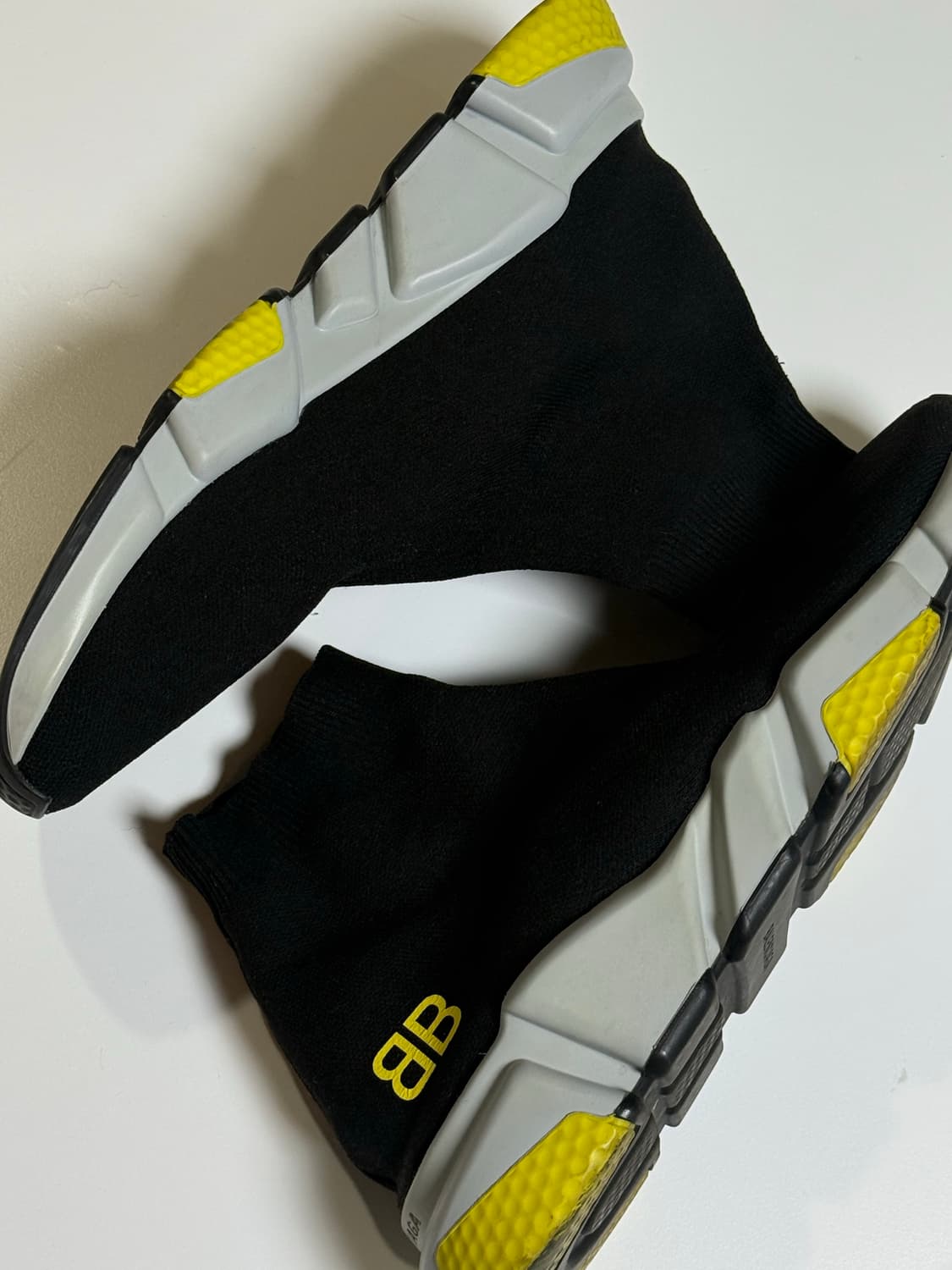 발렌시아가 스피드러너 BB로고 블랙 옐로우 상품이미지1