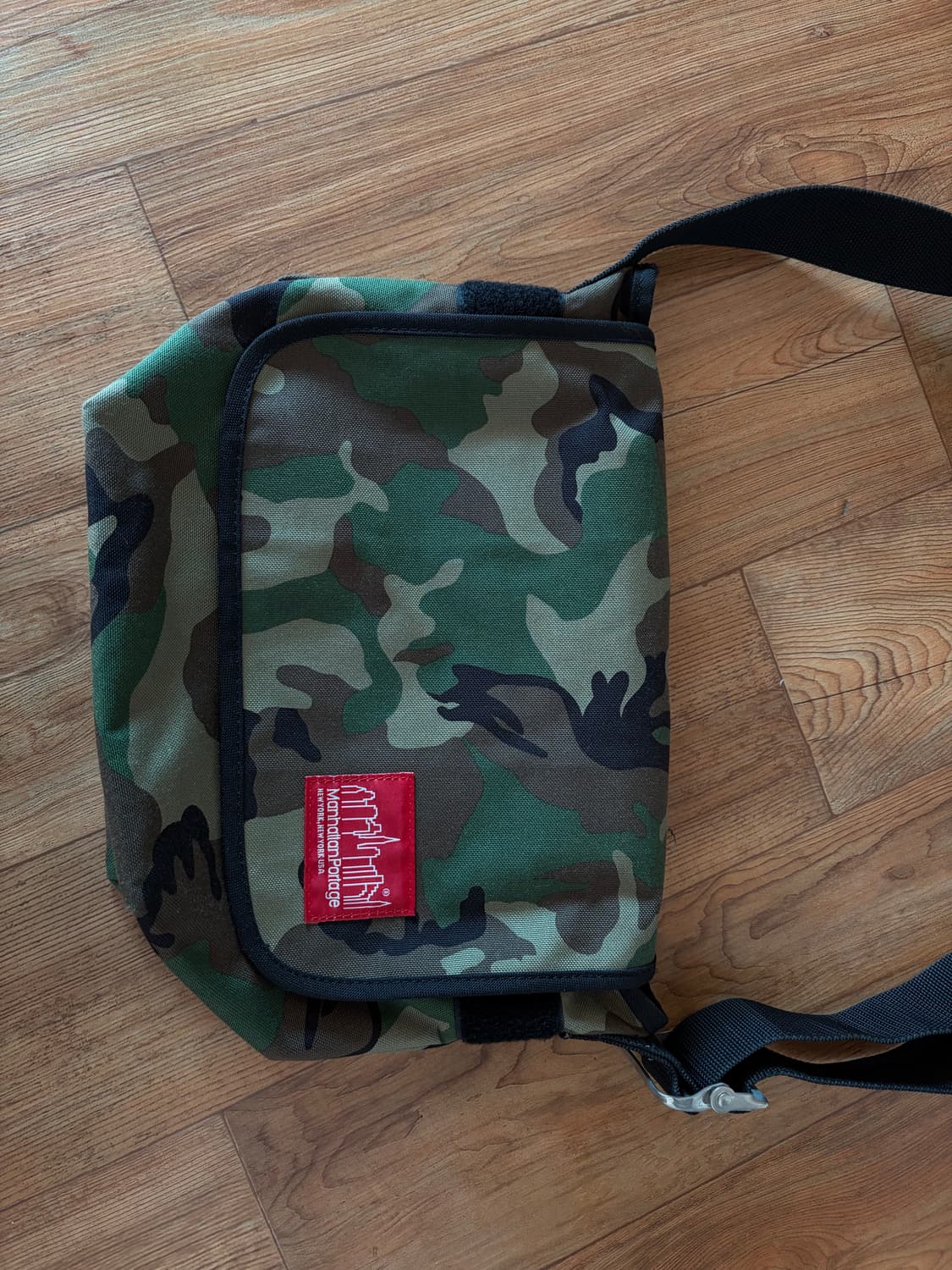 맨하탄 포티지 1603 메신저백 카모플라쥬 상품이미지1