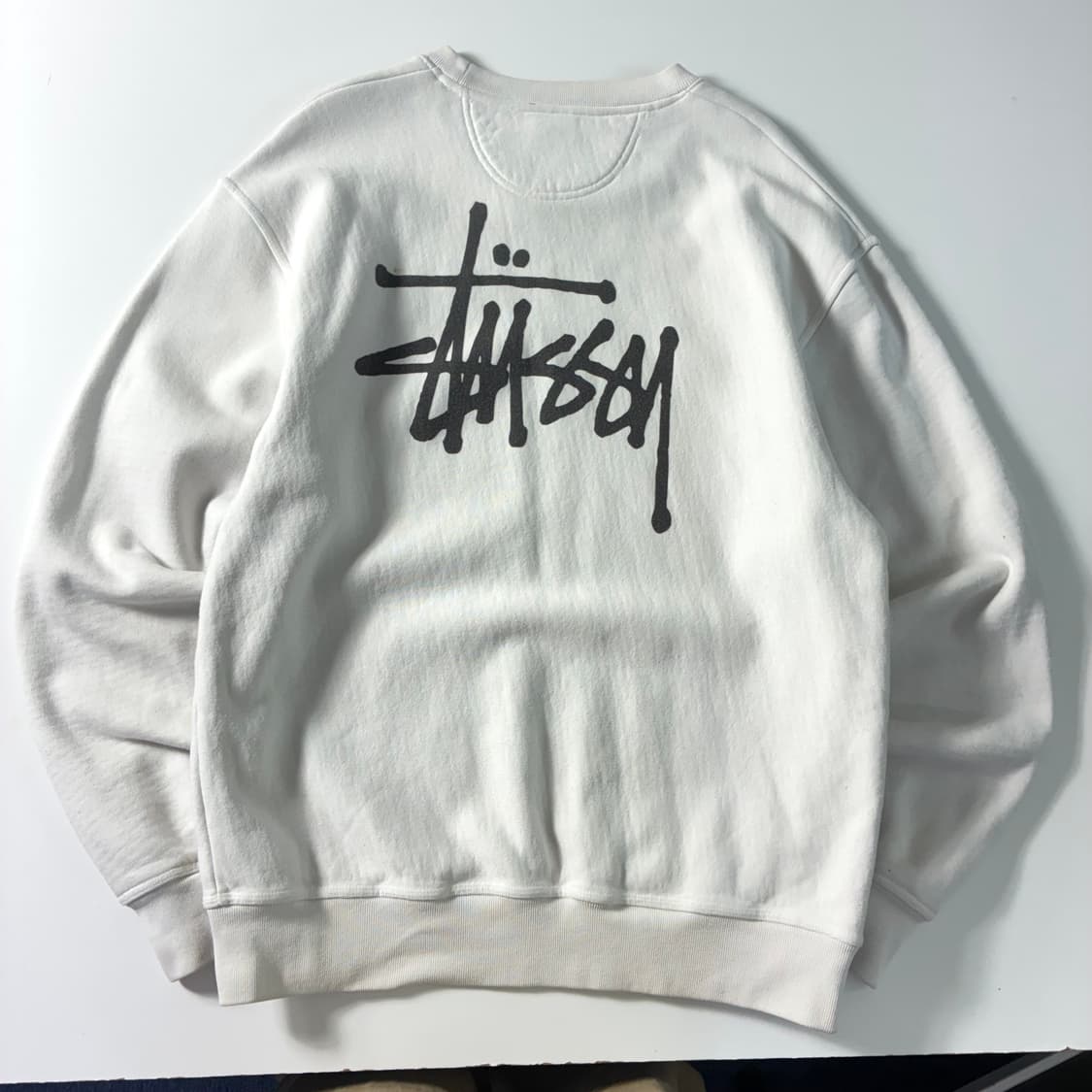 Stussy  스투시 베이직 피그먼트 다이드 화이트 맨투맨  상품이미지2