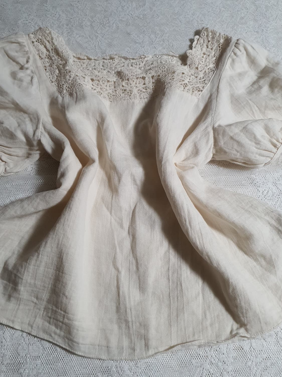 [모리걸] 아이보리 레이스 블라우스 퍼프소매 상품이미지1