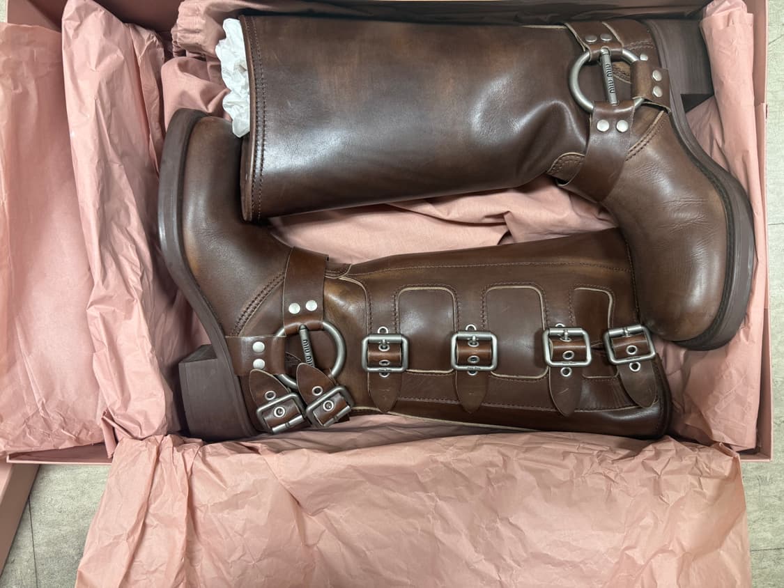 미우미우 부츠 39사이즈 팝니다 (쿨거시 5만네고가능) 상품이미지2