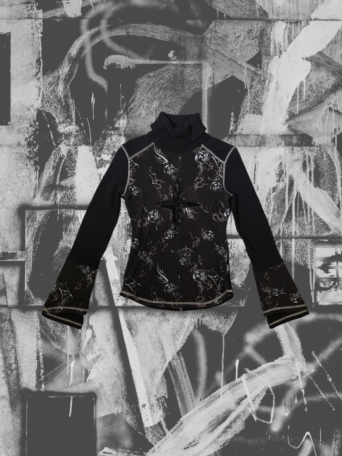 오즈온 고딕 펑크 트라이벌 패턴 폴라 탑 상품이미지1