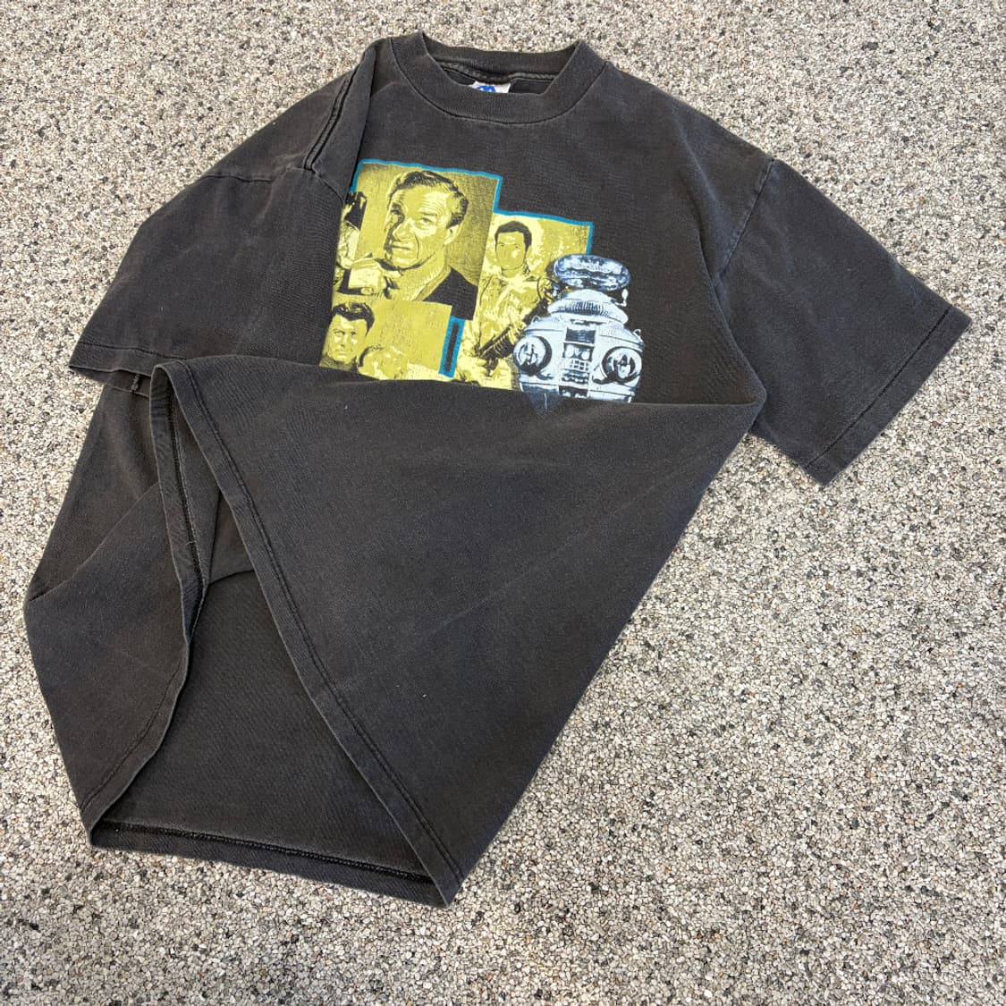 90s total tee 무비 티셔츠 ‘lost in space’ 상품이미지8