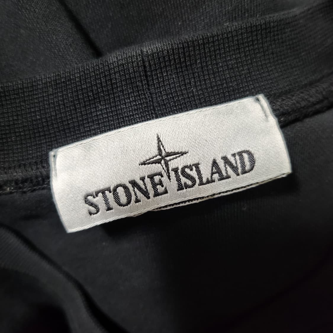 [새상품급]24SS 스톤아일랜드 맨투맨 XXL 블랙 상품이미지4