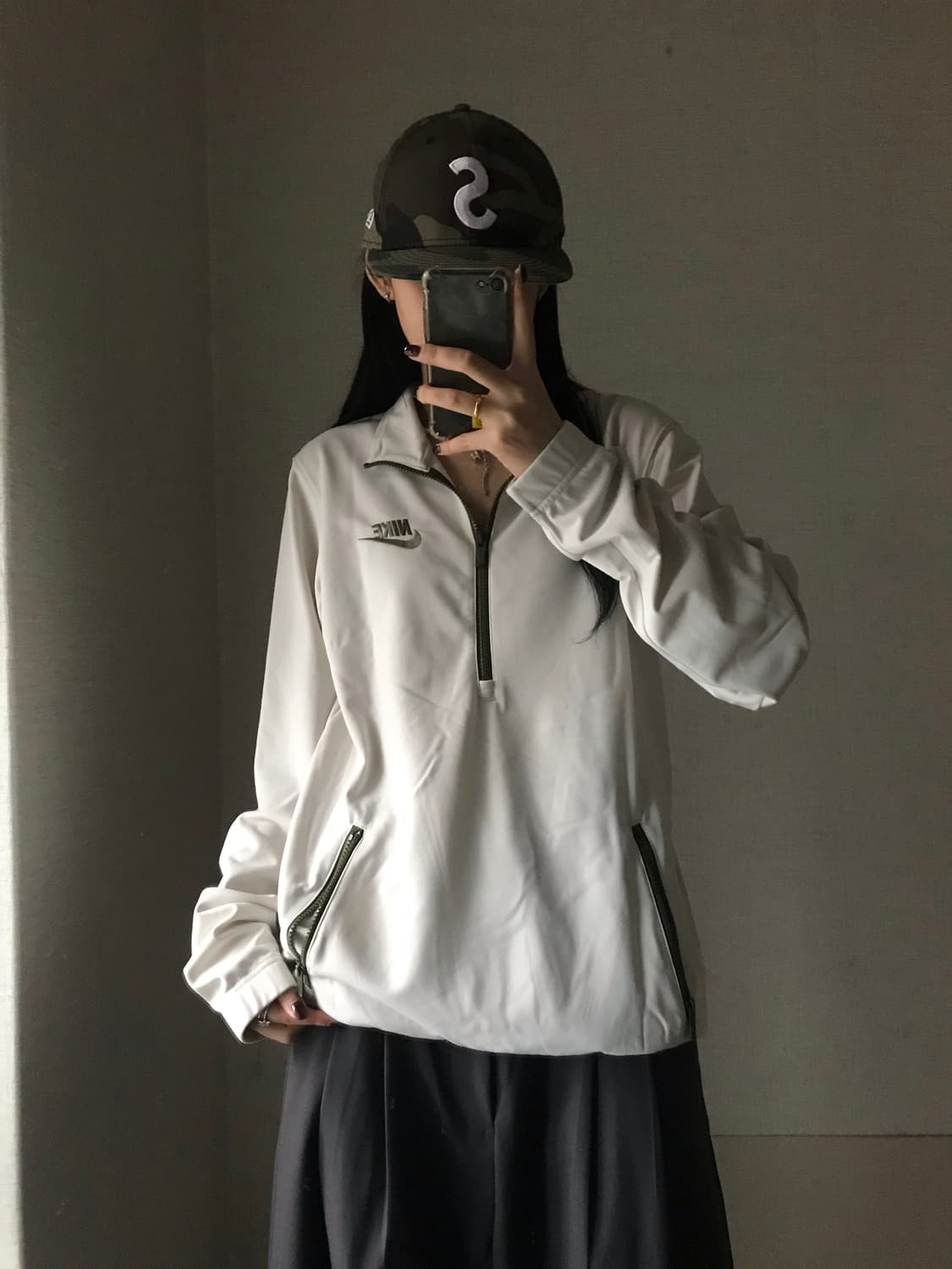 나이키 화이트 카키 반집업 상품이미지1
