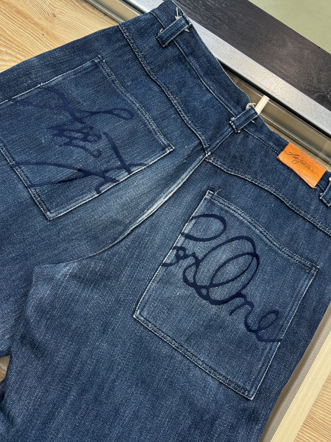 올포원 백 레터링 로고 하드 데님 팬츠 상품이미지7