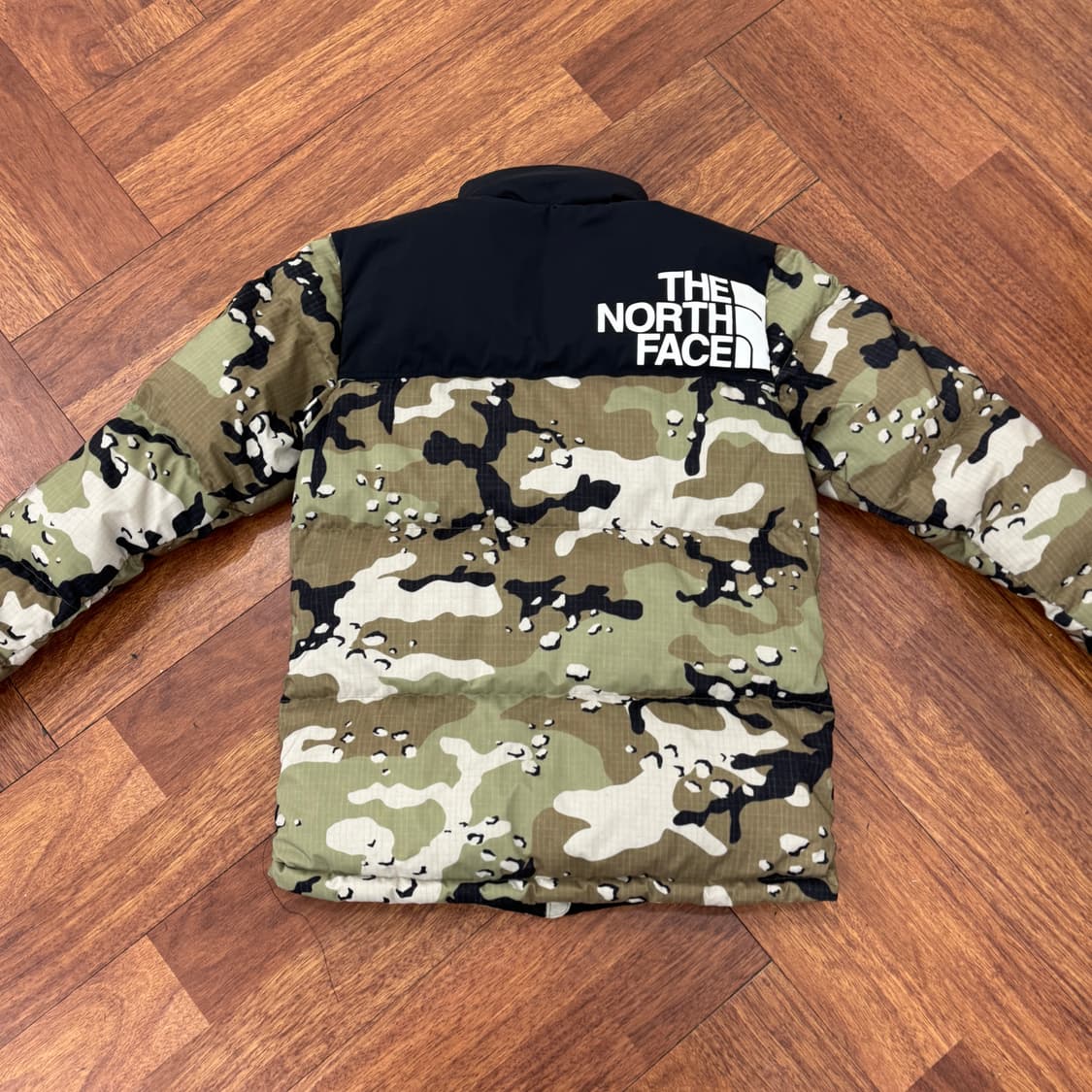 160 노스페이스 키즈 카모 노벨티 눕시 다운 자켓   상품이미지2
