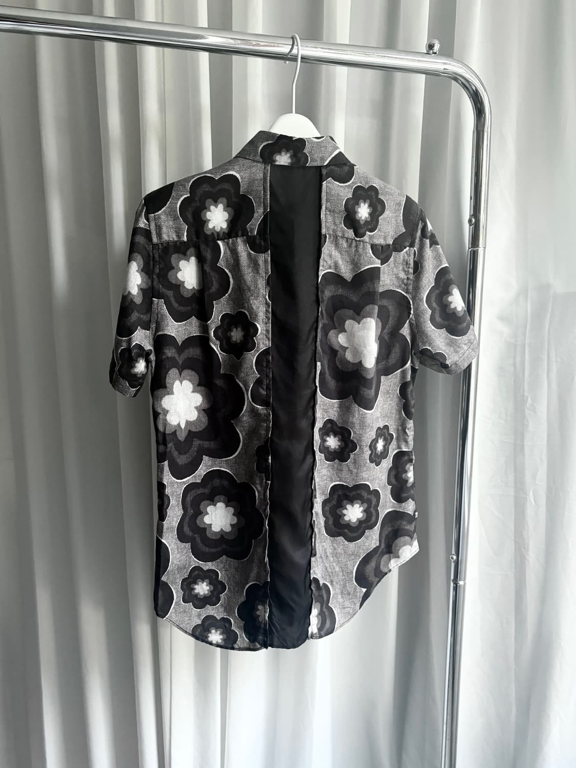 블랙 꼼데가르송 플라워 프린트 절개 셔츠 상품이미지4