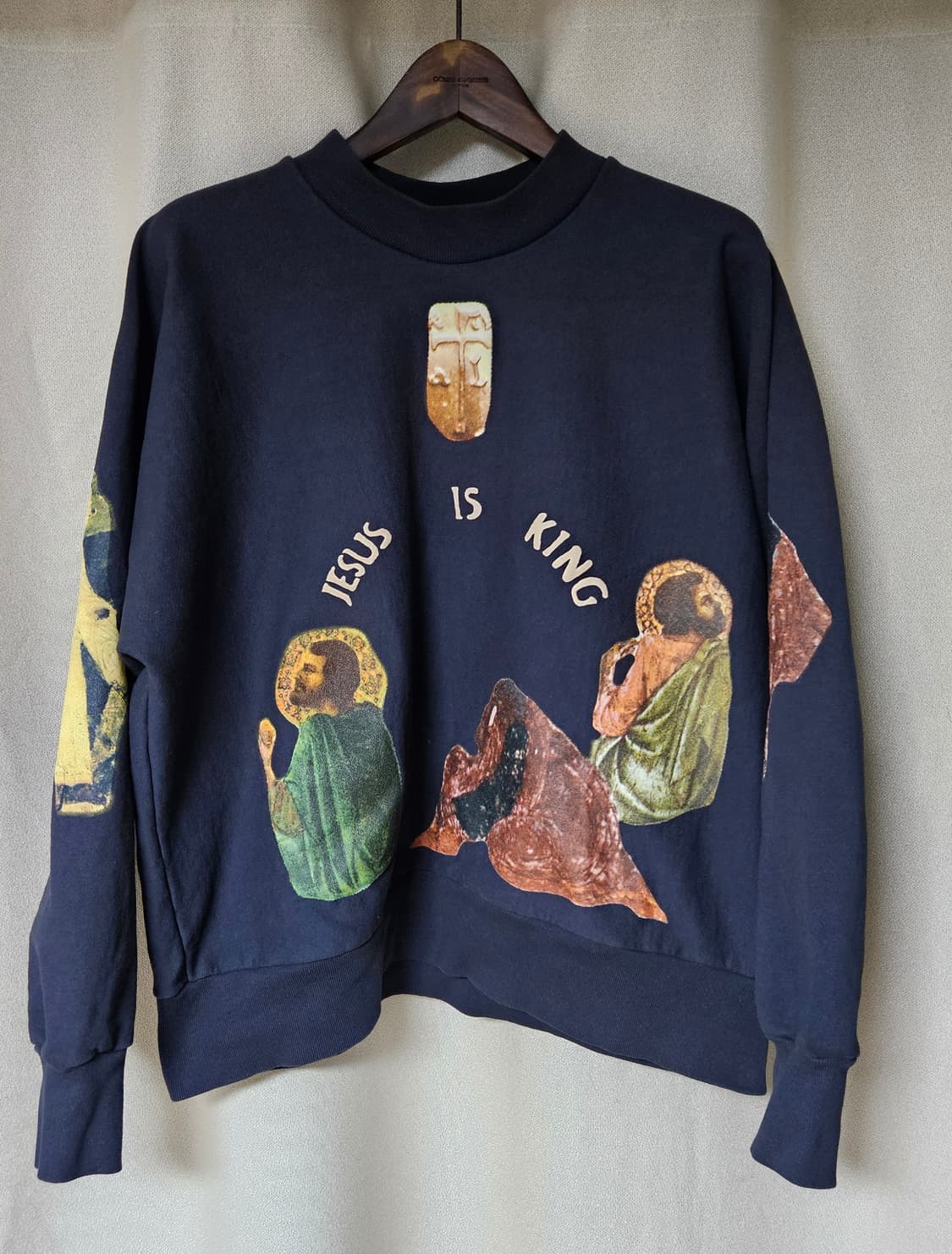 Yeezy(칸예웨스트) Jesus is King 모크넥 네이비 맨투맨 상품이미지1