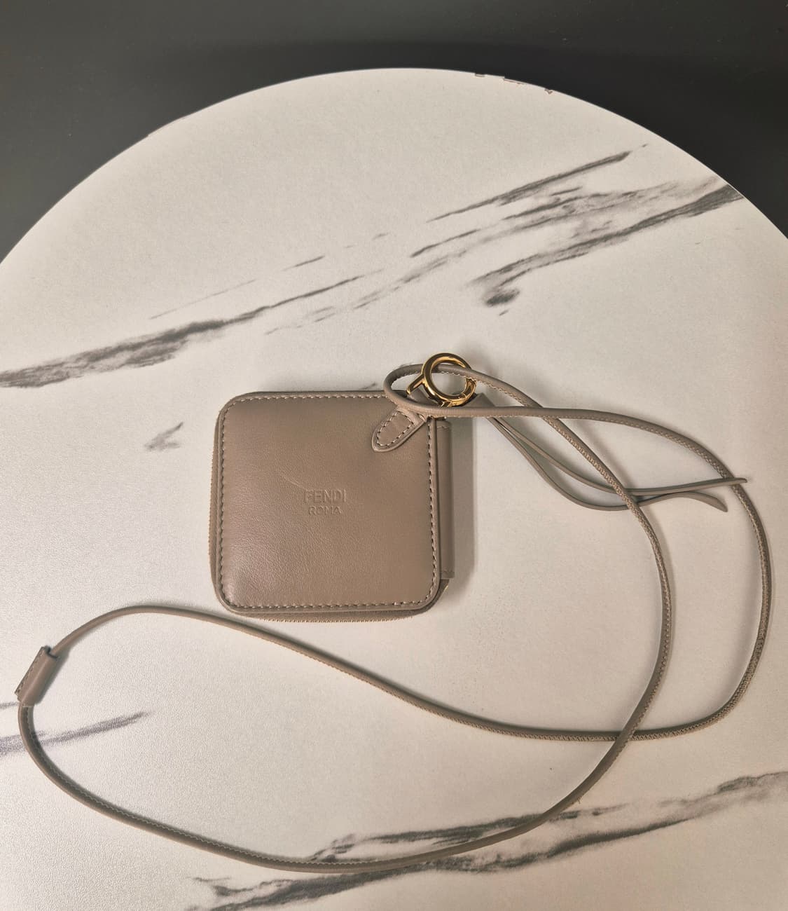 펜디 FF 큐브 엠보싱 스몰 지퍼 지갑 상품이미지3