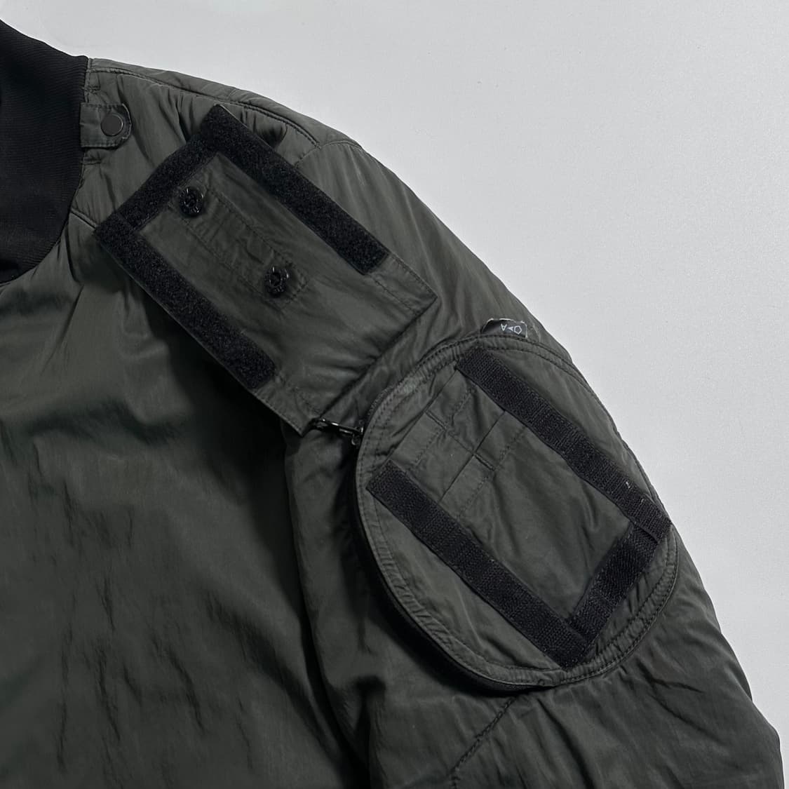 스톤아일랜드 쉐도우 프로젝드 카키 봄버 자켓  상품이미지5