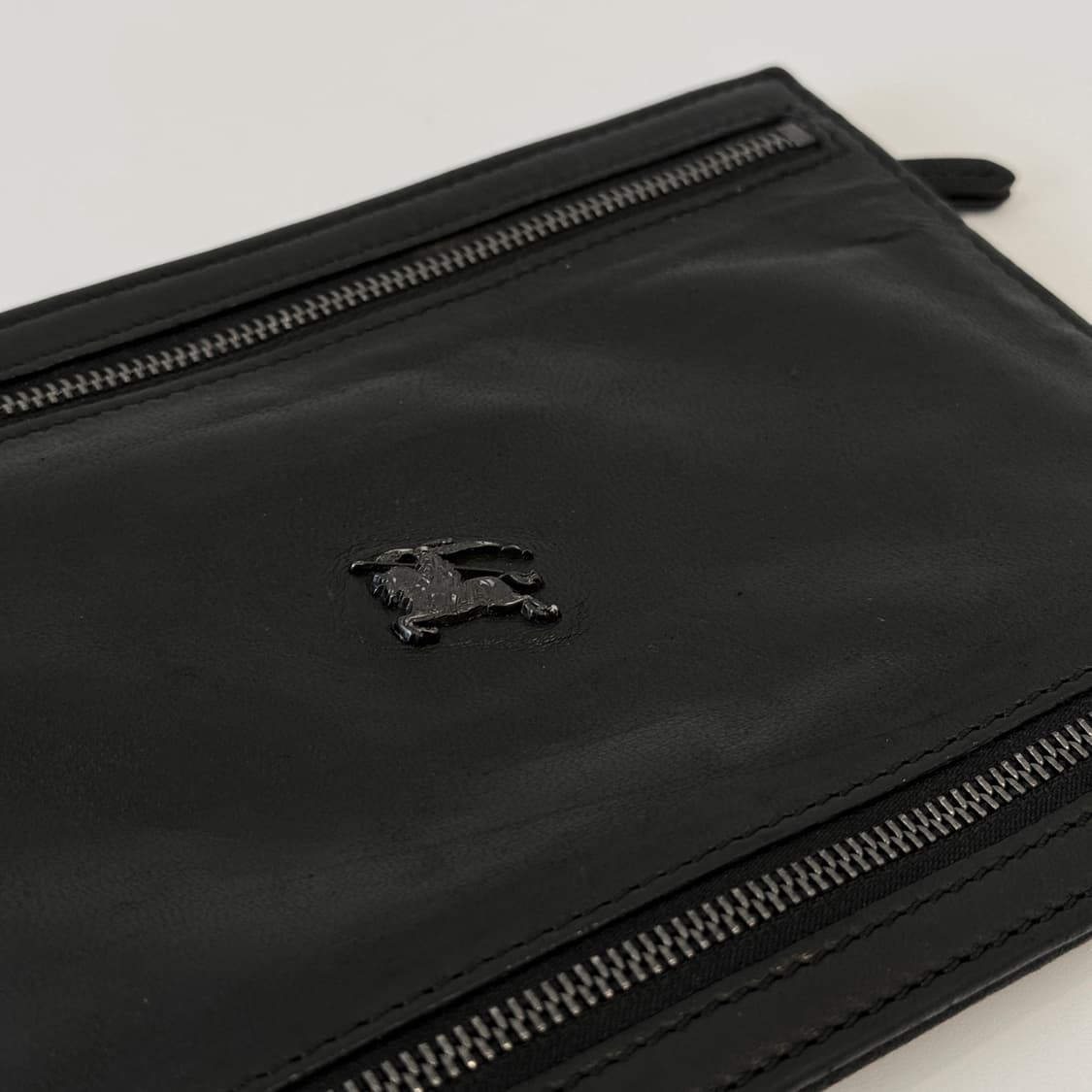 버버리 램스킨 더블 지퍼 파우치 상품이미지2