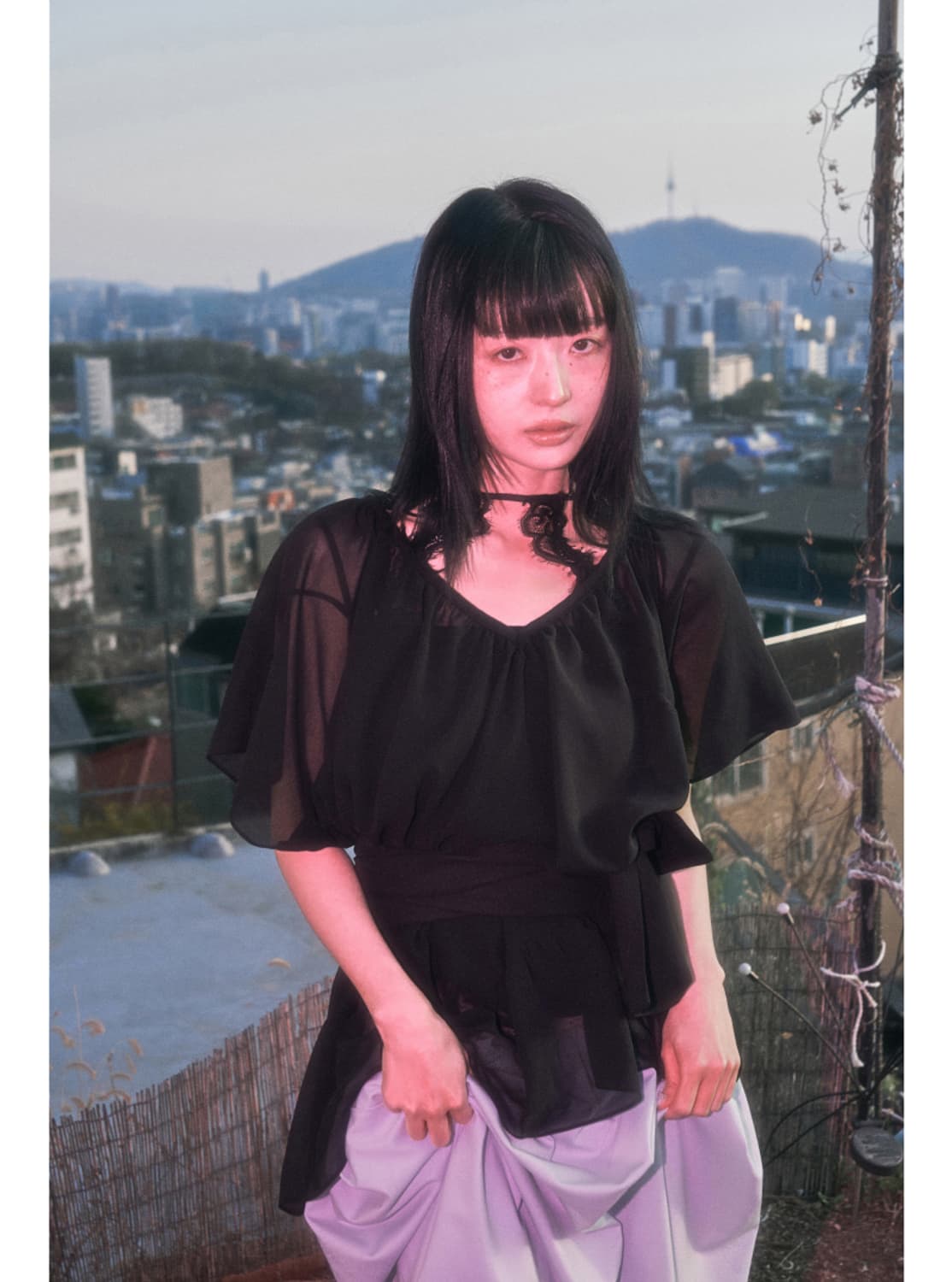 VEIL BLOUSE IN BLACK 상품이미지4