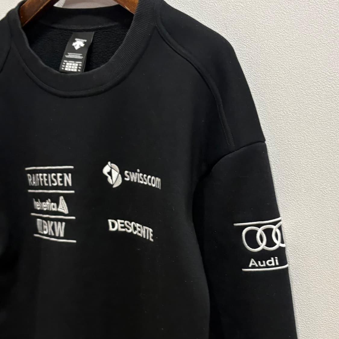 데상트 스위스 스키팀 기모 맨투맨 95 상품이미지5