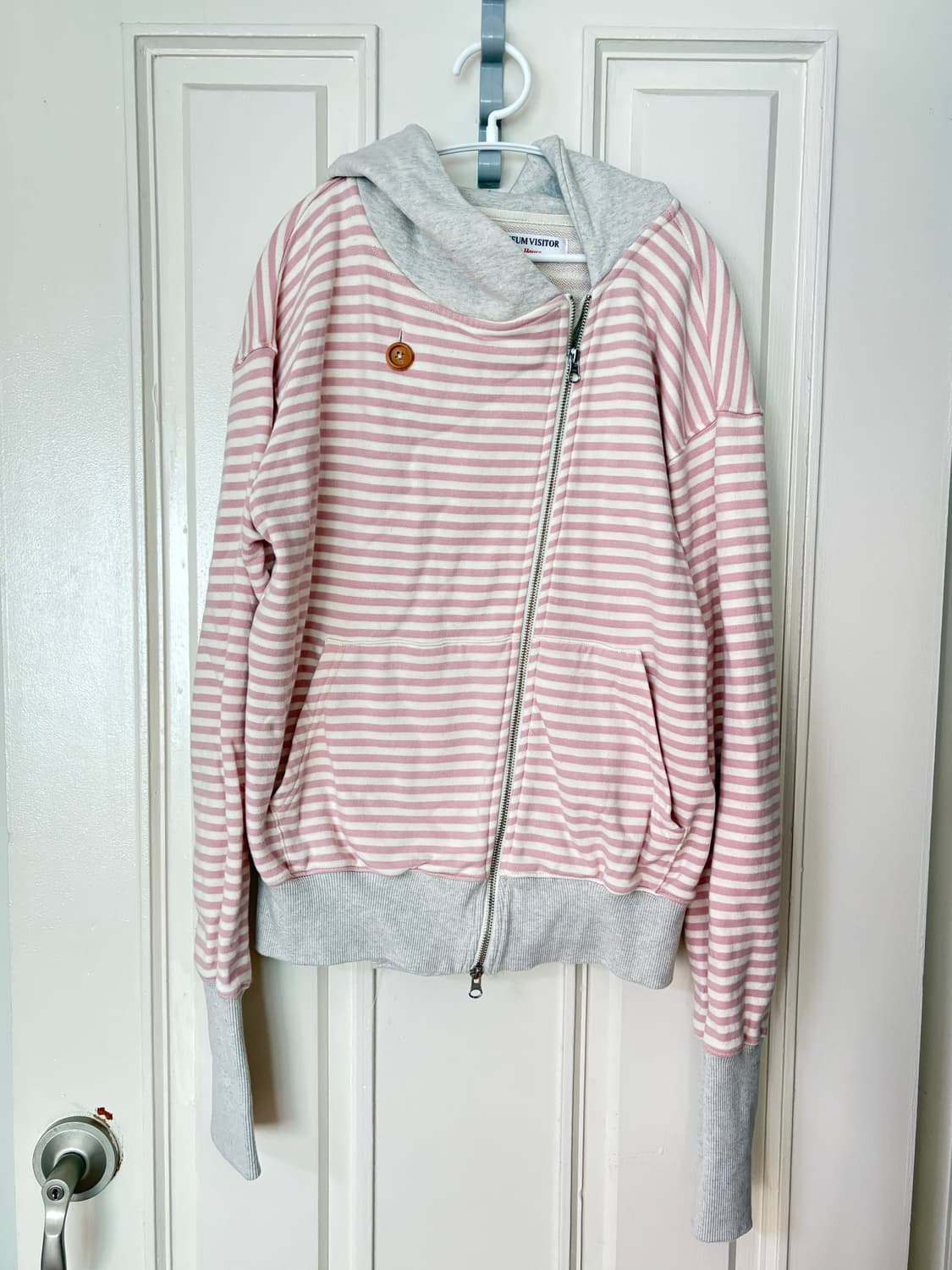 더뮤지엄비지터 핑크 스트라이프 후드집업 상품이미지1