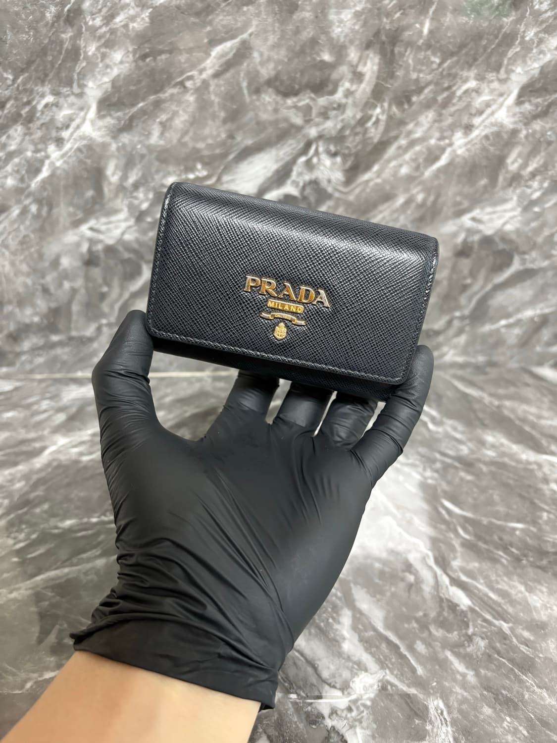 프라다 아코디언 금장 메탈로고 카드지갑 상품이미지1