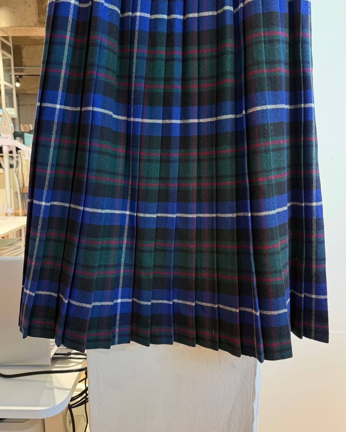 레이디 리나운 블루 체크 핀턱 미디스커트  상품이미지7