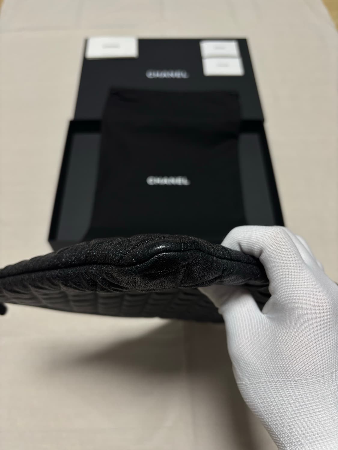 [28번대] 샤넬 보이 클러치백 금장 캐비어 라지  상품이미지5