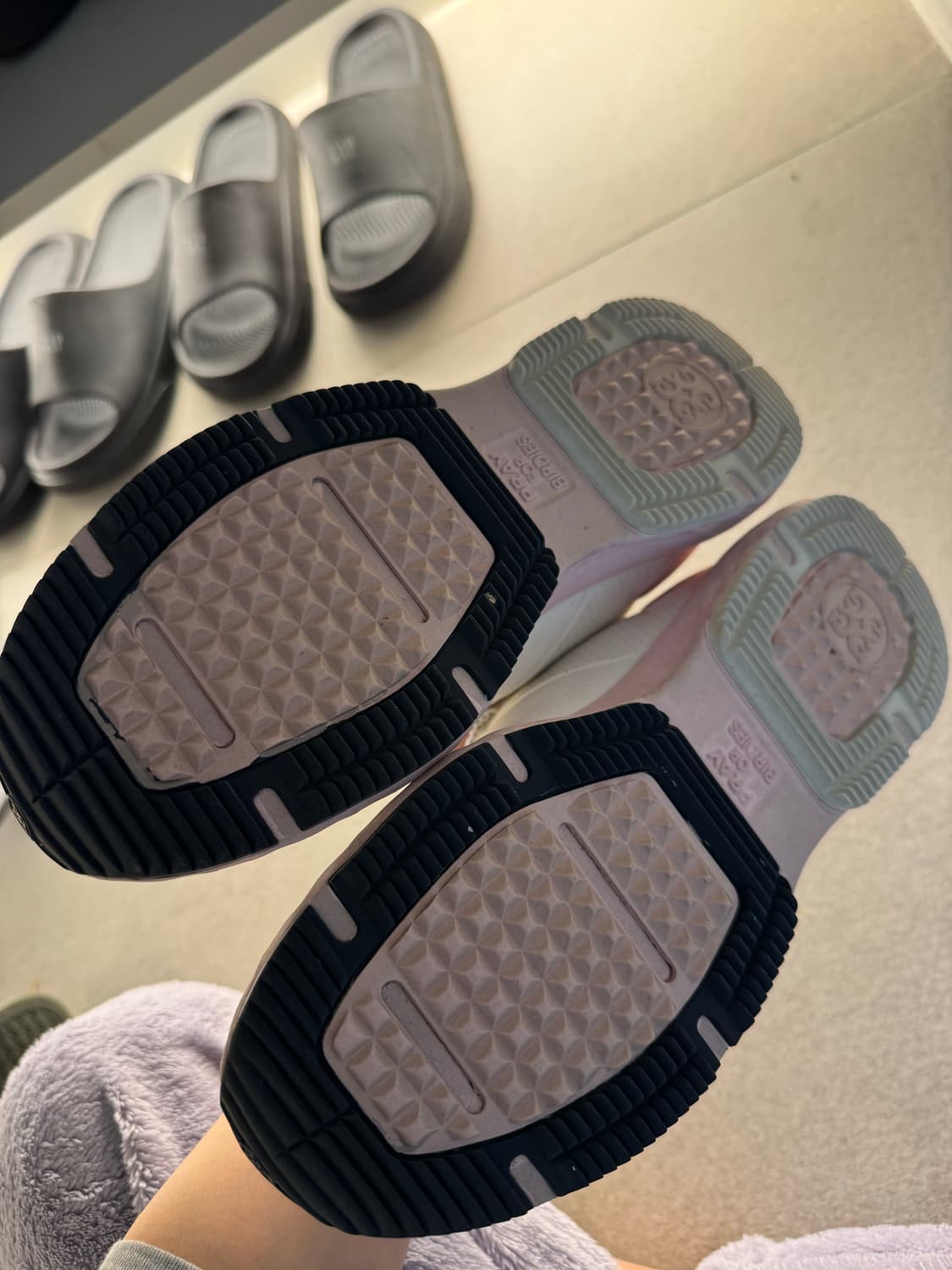 지포어 458000원 정품 제품  us9.5 (260인사람이 신었어요)  상품이미지7