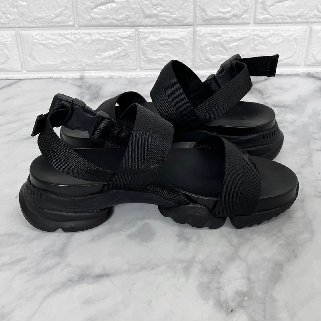 COS 코스 Chunky Sole Strap Sandals 43 상품이미지4
