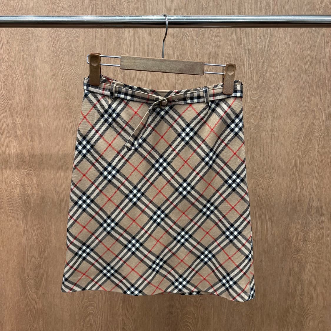 버버리 블루 라벨 미니 스커트 노바 체크 패턴 벨트 디테일 A라인 베이지 상품이미지2