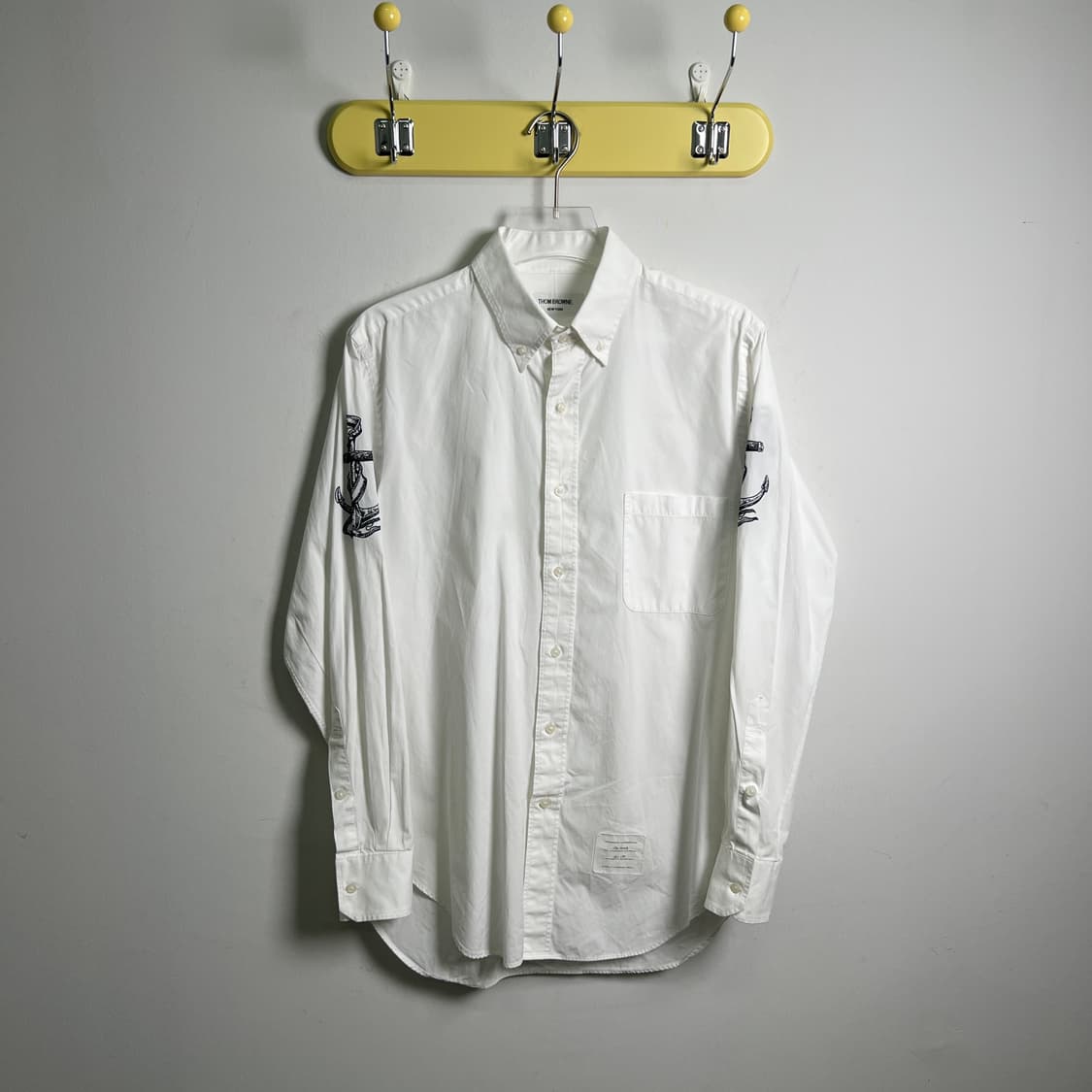 톰브라운 닻 자수 화이트 옥스포드 버튼다운 셔츠  상품이미지1