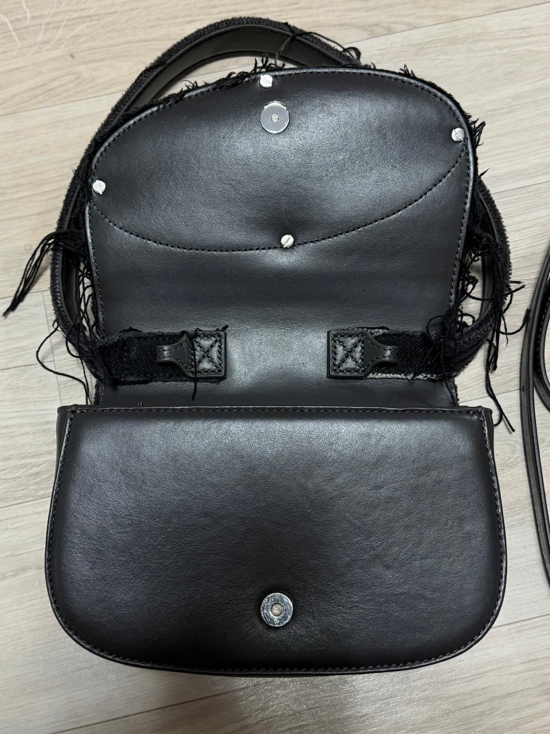 디젤 1DR 데님 레더 블랙 숄더백 상품이미지4