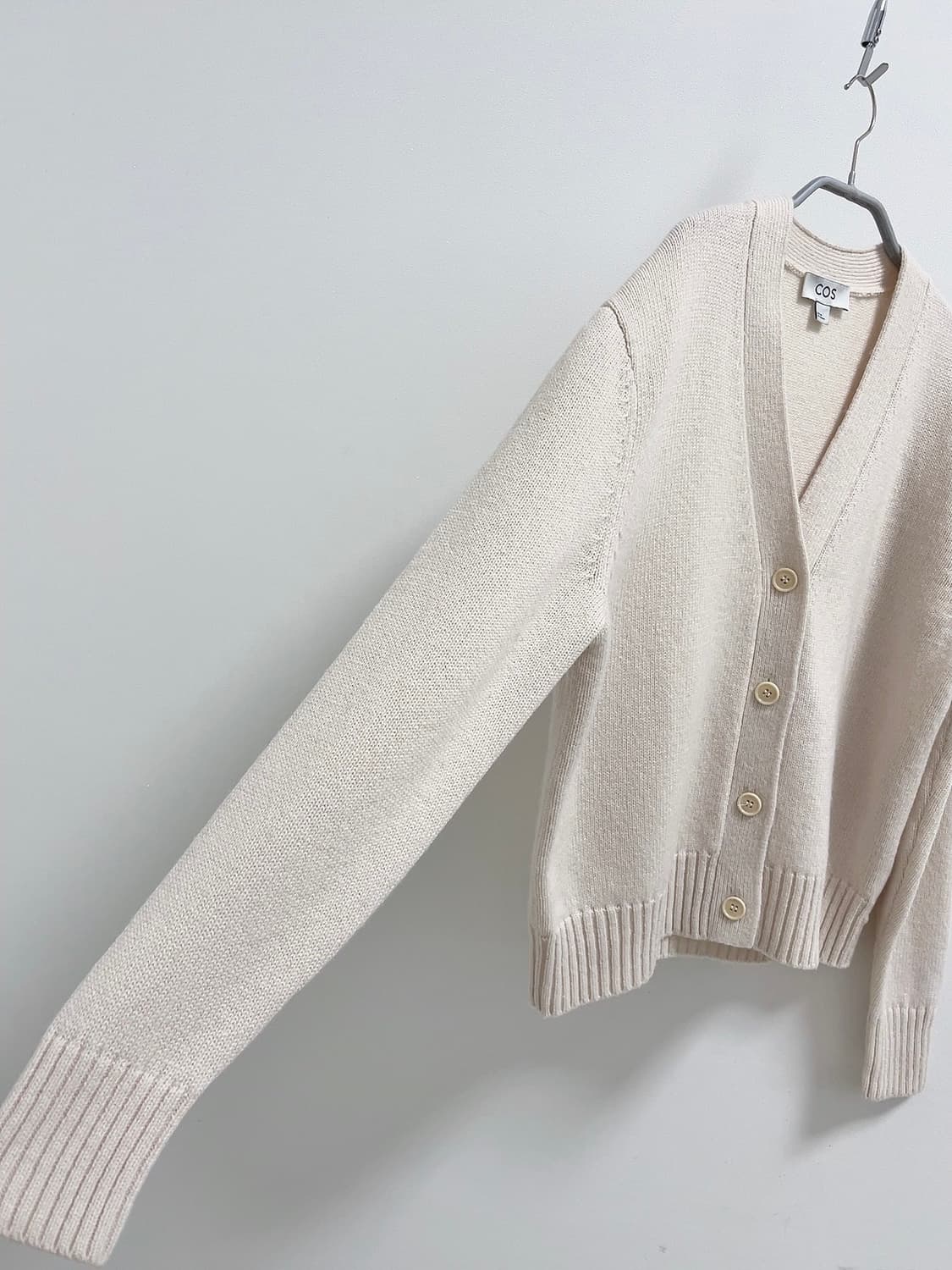 코스 아이보리 울 100 가디건 상품이미지3