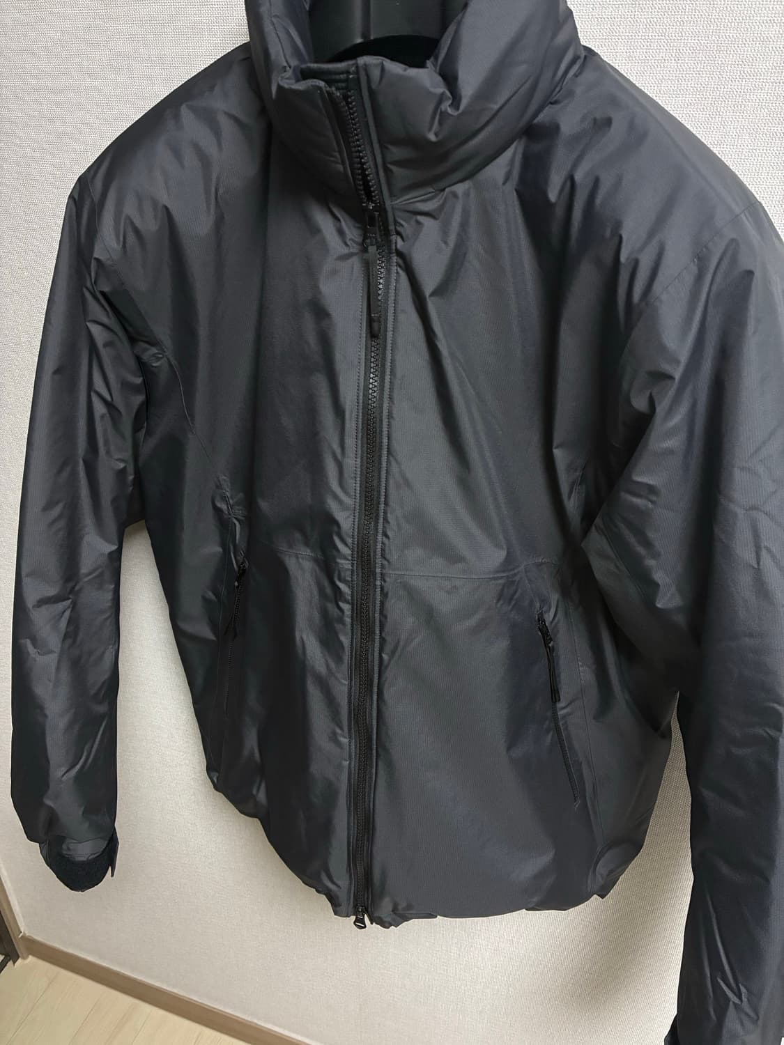 골드윈 GORE-TEX LABS Puffy Jacket 딥챠콜 2사이즈 상품이미지3