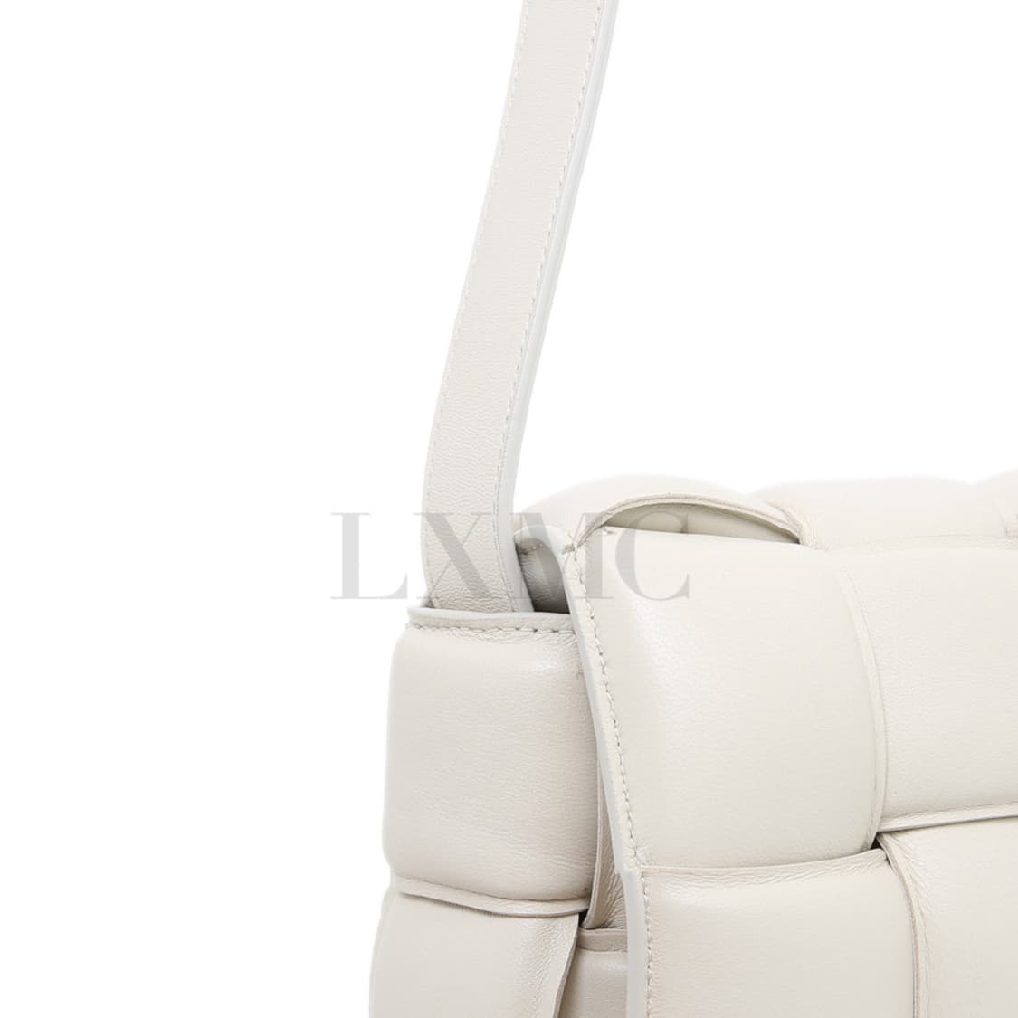 보테가베네타 카세트백 화이트 인트레치아토 패딩백 591970 상품이미지6