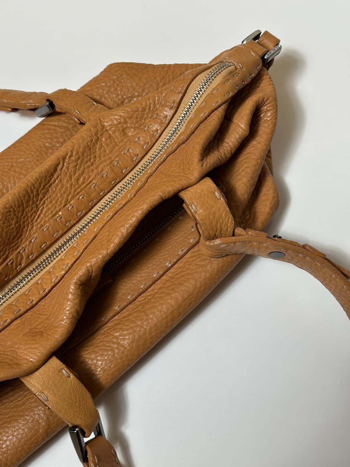 브라운 스티치 디테일 백 상품이미지2