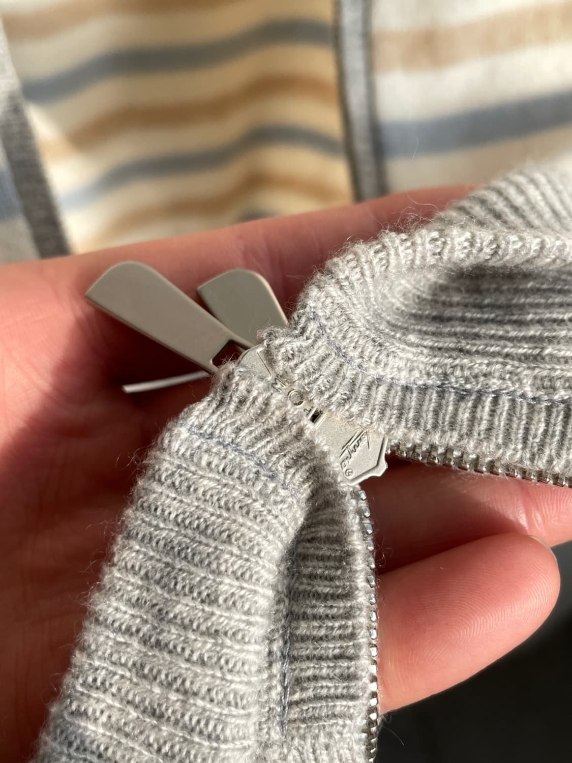 말로 캐시미어 스트라이프 니트 집업 상품이미지7