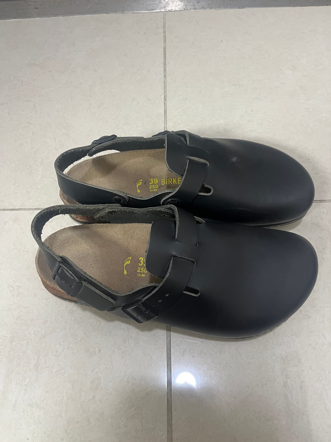 버켄스탁 보스 블랙 가죽 뮬 슬리퍼 상품이미지4