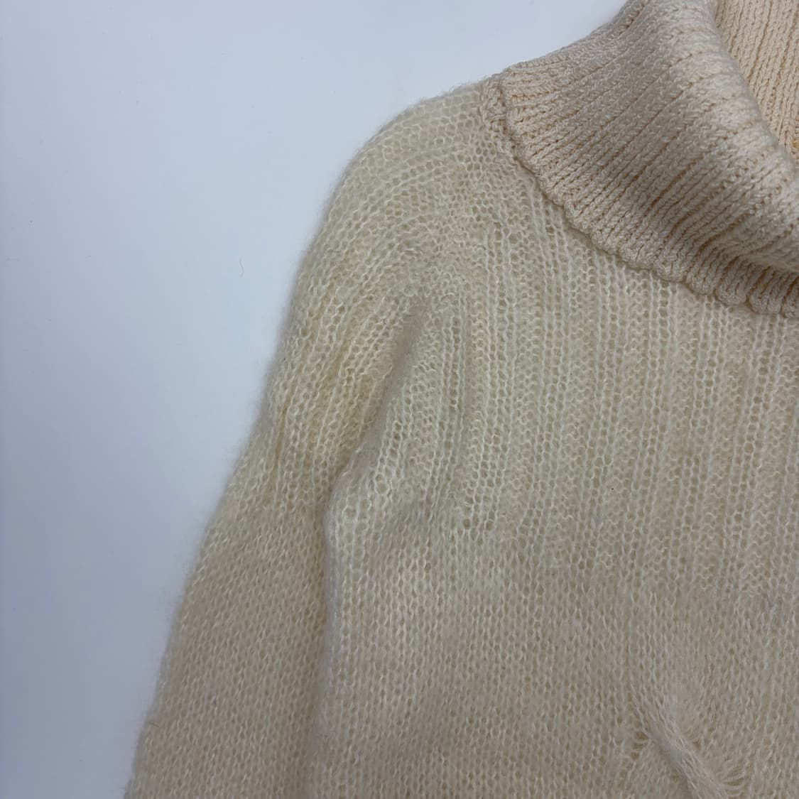 앤클라인 모헤어 터틀넥 니트 티셔츠 상품이미지4